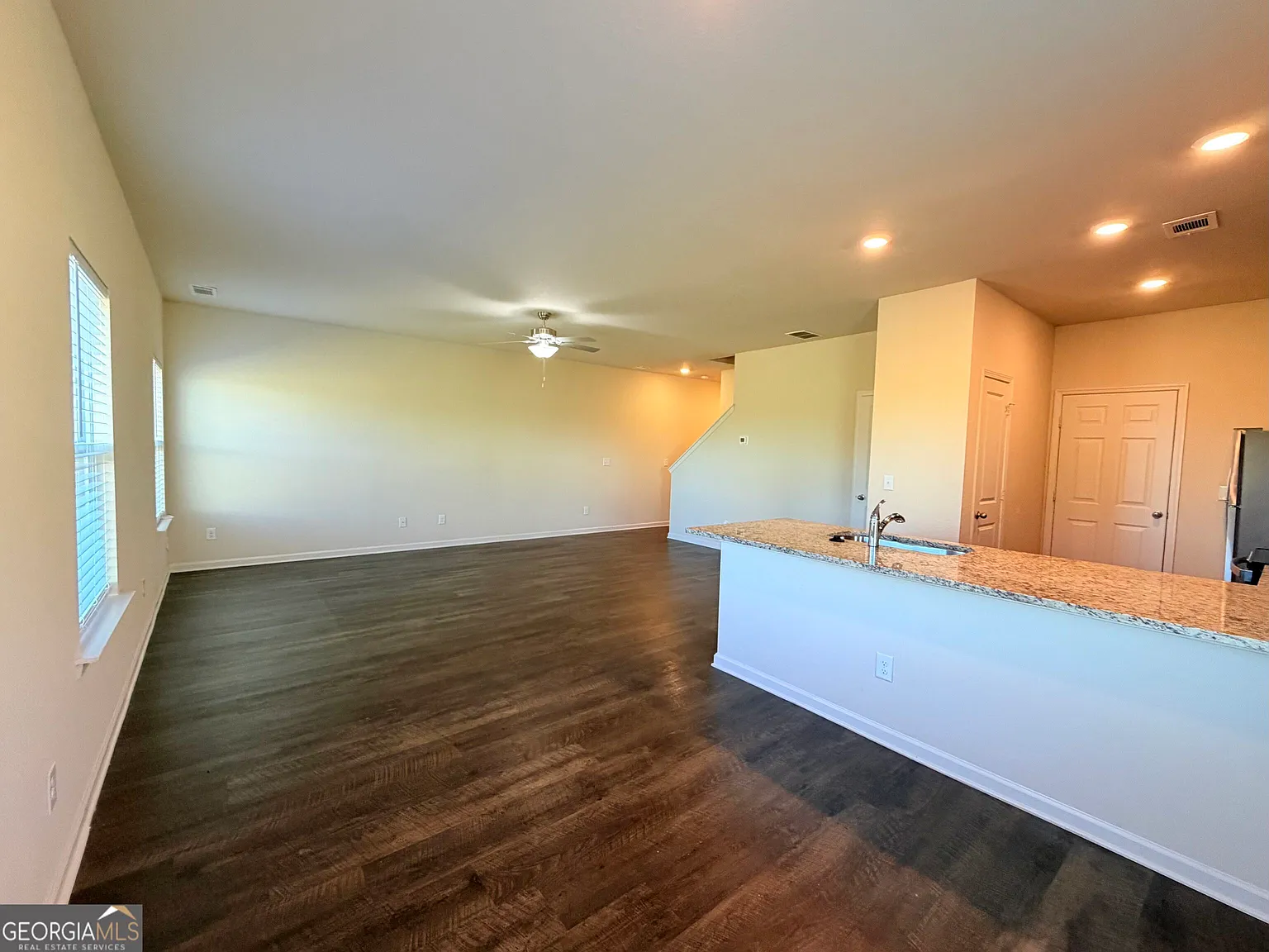 3 bed, 2.5 bath, 1704 sqft, $1,745 — Photo 4