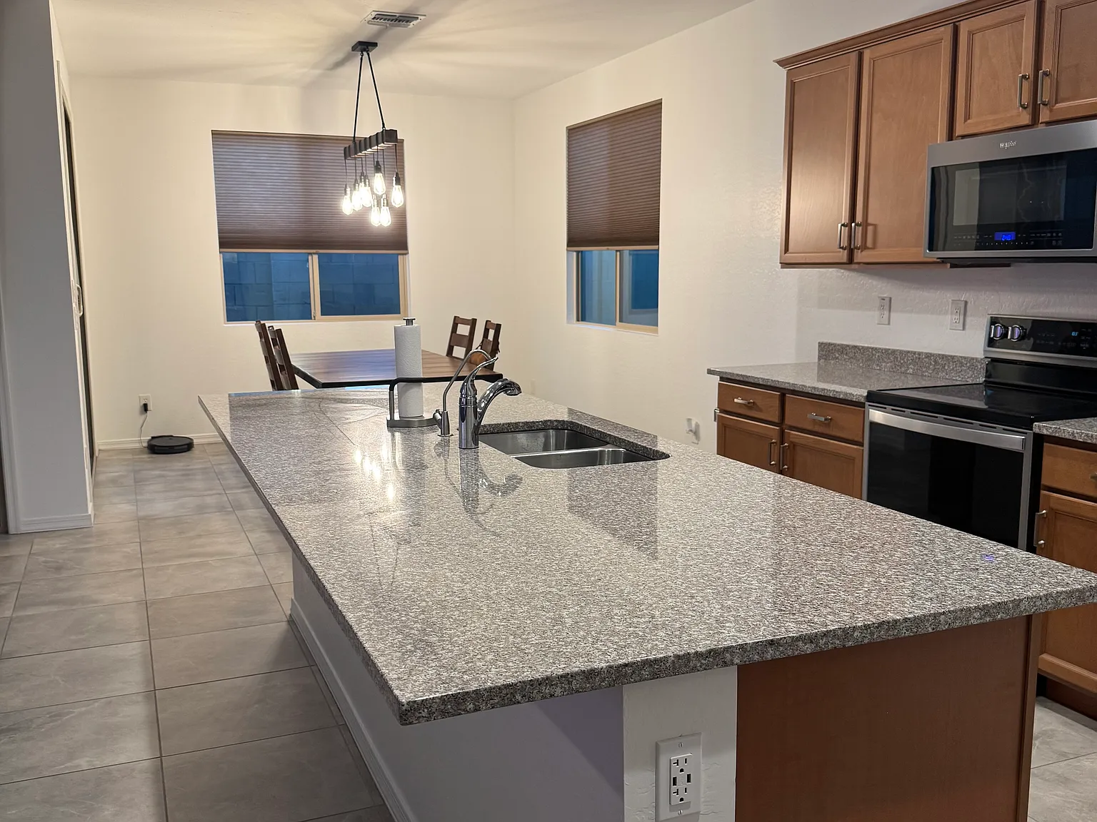 3 bed, 1582 sqft, $2,400 — Photo 2