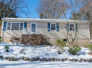 189 Kakeout Rd, Kinnelon, NJ 07405