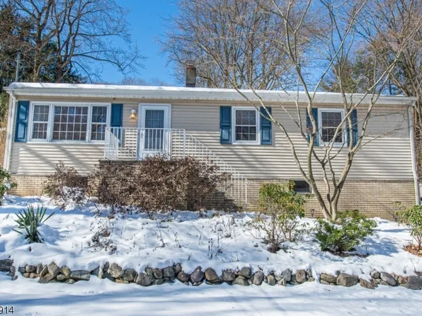 189 Kakeout Rd, Kinnelon Boro, NJ 07405