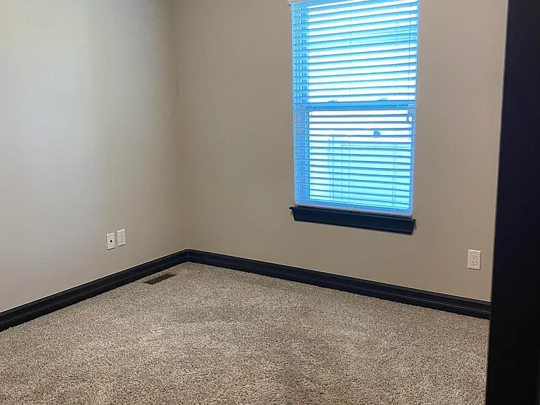 9915 Wayne Rd — Photo 17