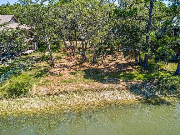 3rd image of 175 Harbor Cir