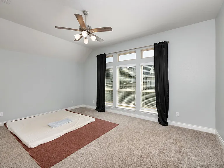 2421 Stella Ln — Photo 15