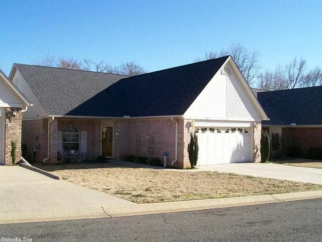 1st image of 121 Ellis Ct