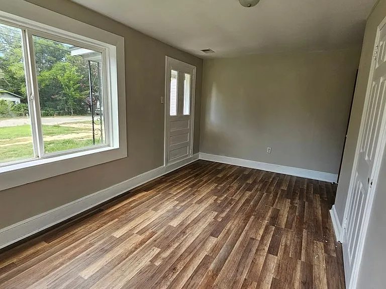 202 Crawford Rd — Photo 5