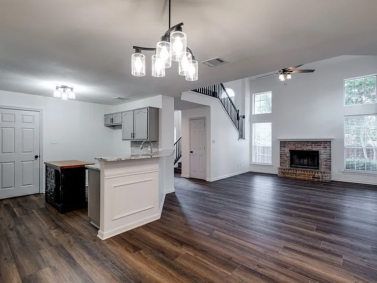 947 Winterstone Dr — Photo 5