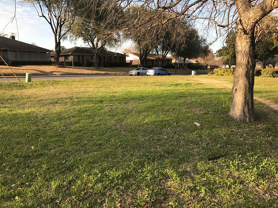 1st image of 2706 King Cole Dr