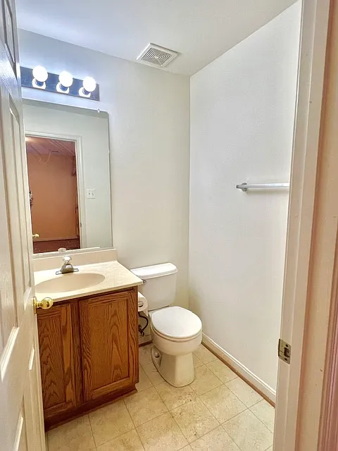 3 bed, 2.5 bath, 2200 sqft, $2,700 — Photo 4