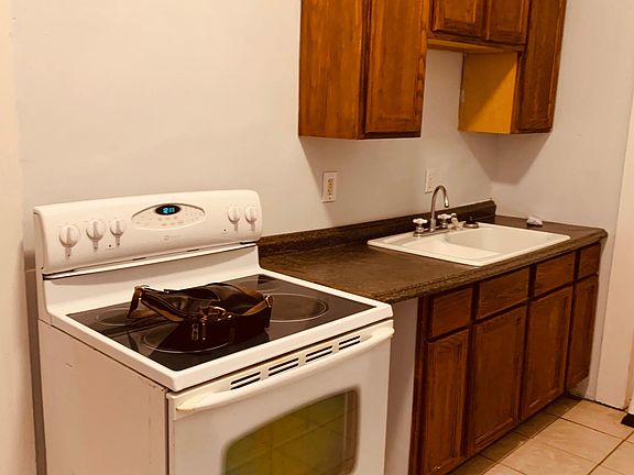 4th image of 3823 Iowa Ave #1