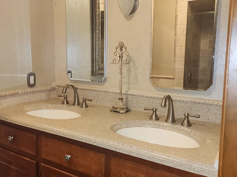 2639 E Dauber Dr — Photo 2