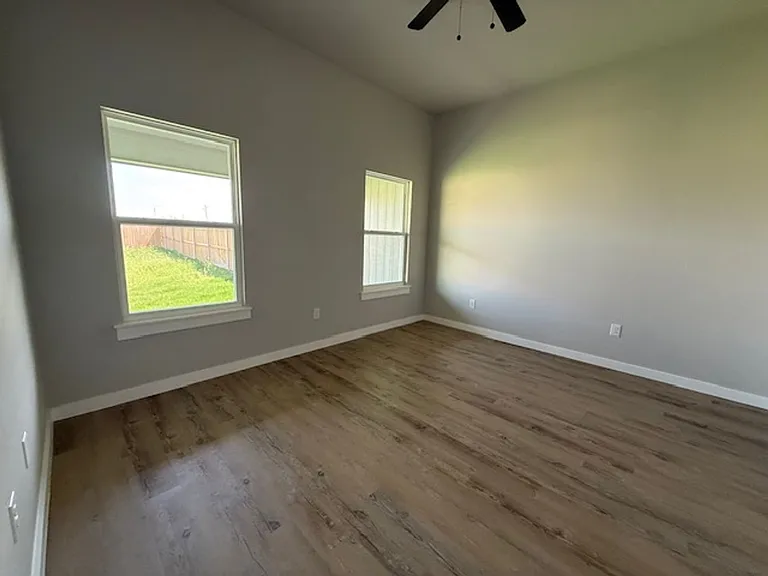 958 Minda St — Photo 12