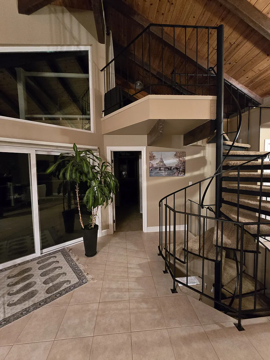Building Photo - 672 Bayview Dr