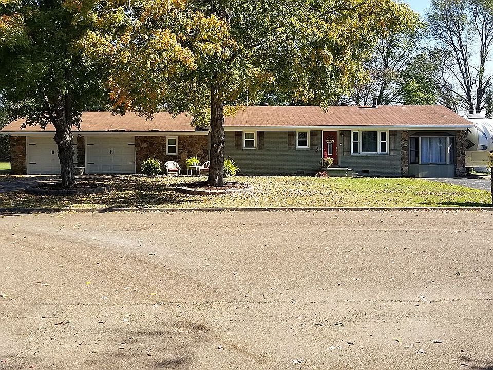 1st image of 413 Denver Dr