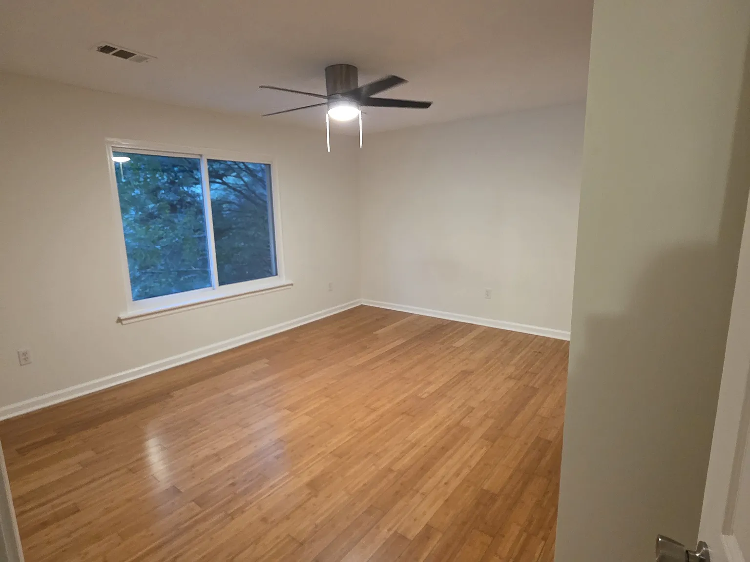 3 bed, 2.5 bath, 1638 sqft, $2,000 — Photo 3