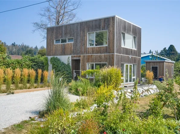 646 Maple Avenue, Point Roberts, WA 98281