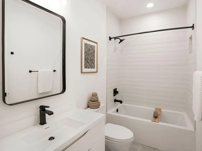 2566 University Pl NW #202 — Photo 8