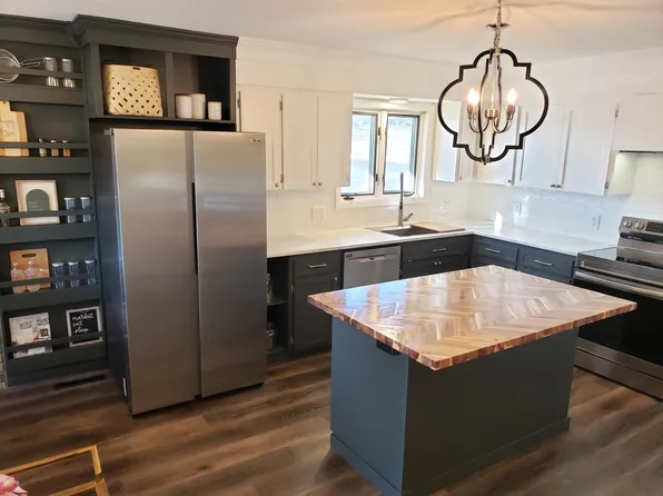 2509 2nd Ave NW, Minot, ND 58703