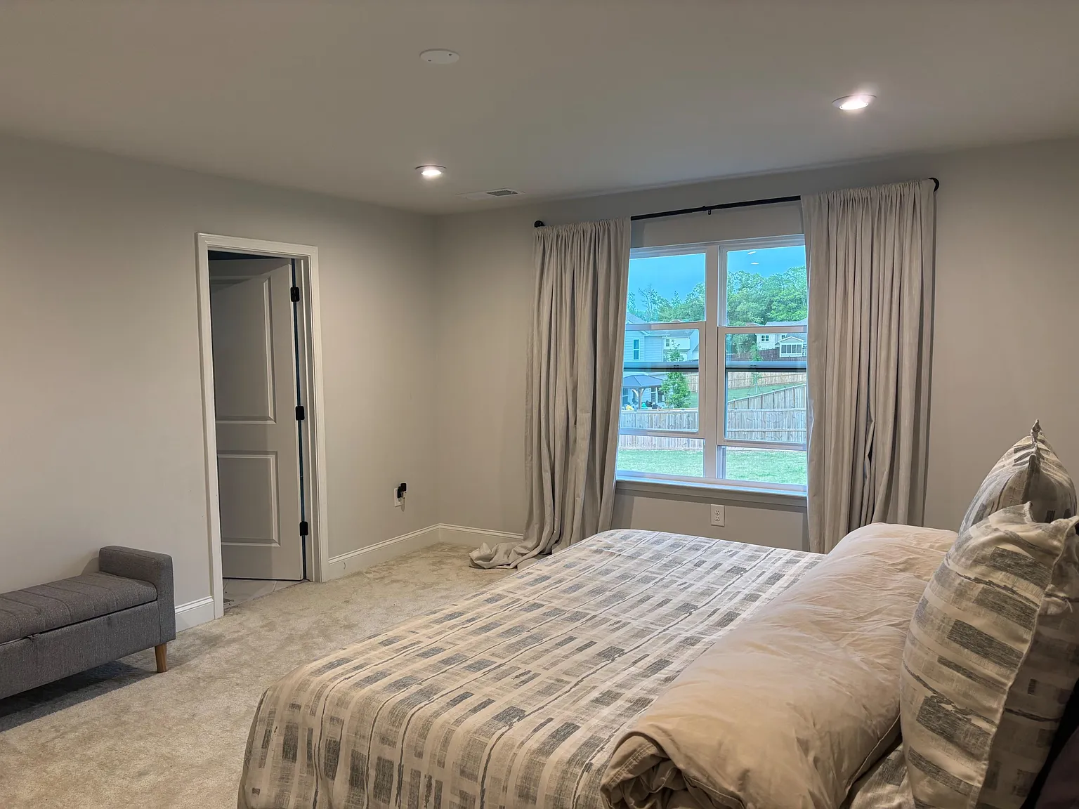 4 bed, 4.5 bath, 3200 sqft, $1,252 — Photo 2