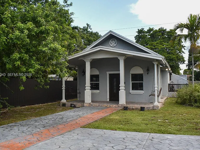 2218 N Harding St — Photo 24