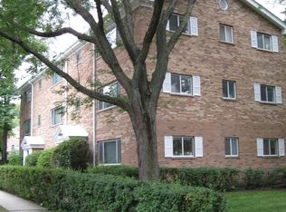 2212 Central St APT 3, Evanston, IL 60201