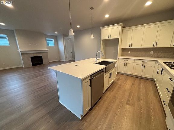 5th image of 1585 N Young St