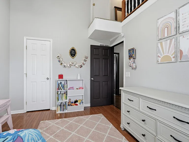 12200 Hollingsworth Rd — Photo 4