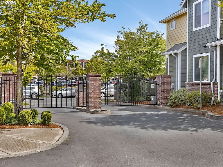 830 NW Council Dr — Photo 32