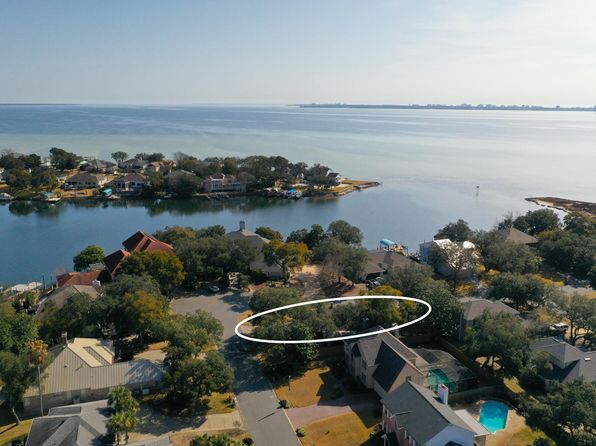 778 Boulevard Of The Champions, Shalimar, FL 32579
