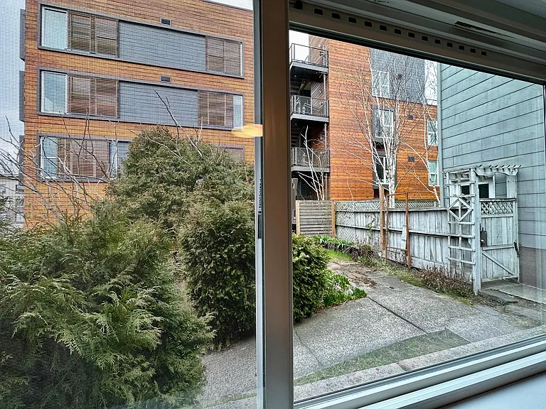 501 Malden Ave E — Photo 21