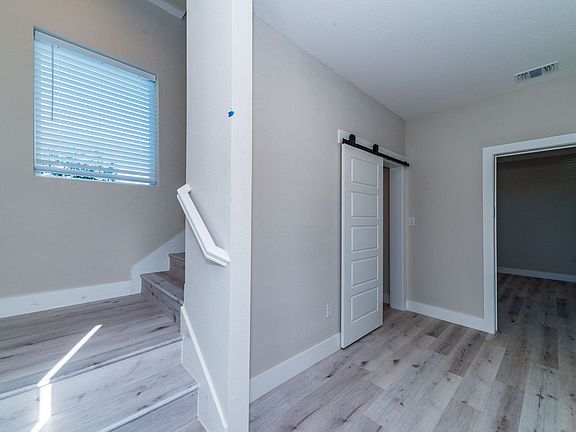 4th image of 1618 W Lawndale Dr #9