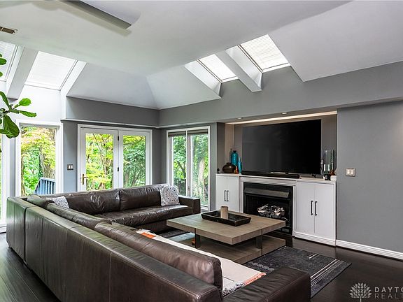5th image of 1260 Brooklands Rd