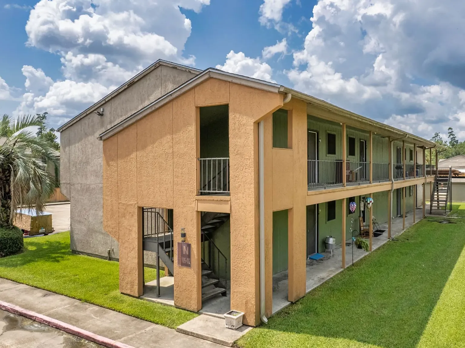 Sunset Grove Apartments — Photo 4