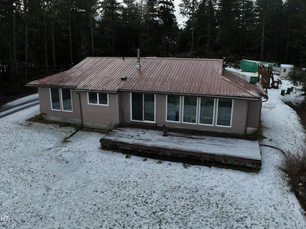 304 Sandy Beach Rd, Petersburg, AK 99833