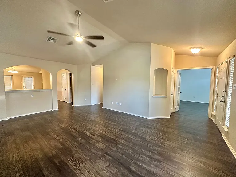 210 Lollipop Ln — Photo 3