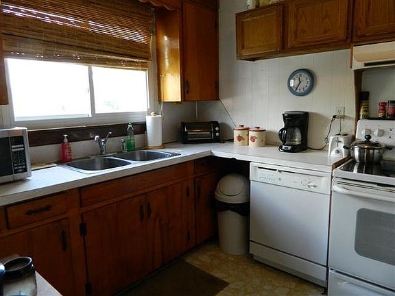 4th image of 634 Catron St