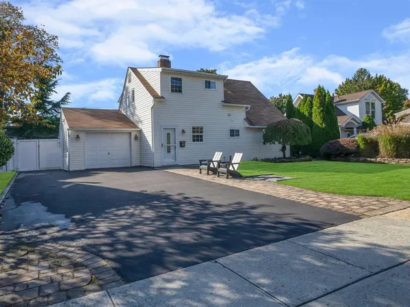 12 Branch Lane, Levittown, NY 11756