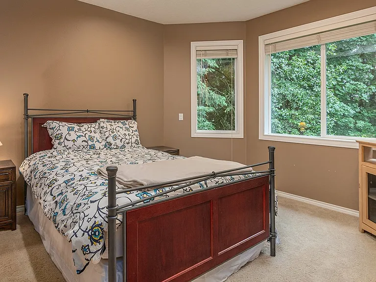 12404 NW Woodland Ct — Photo 25