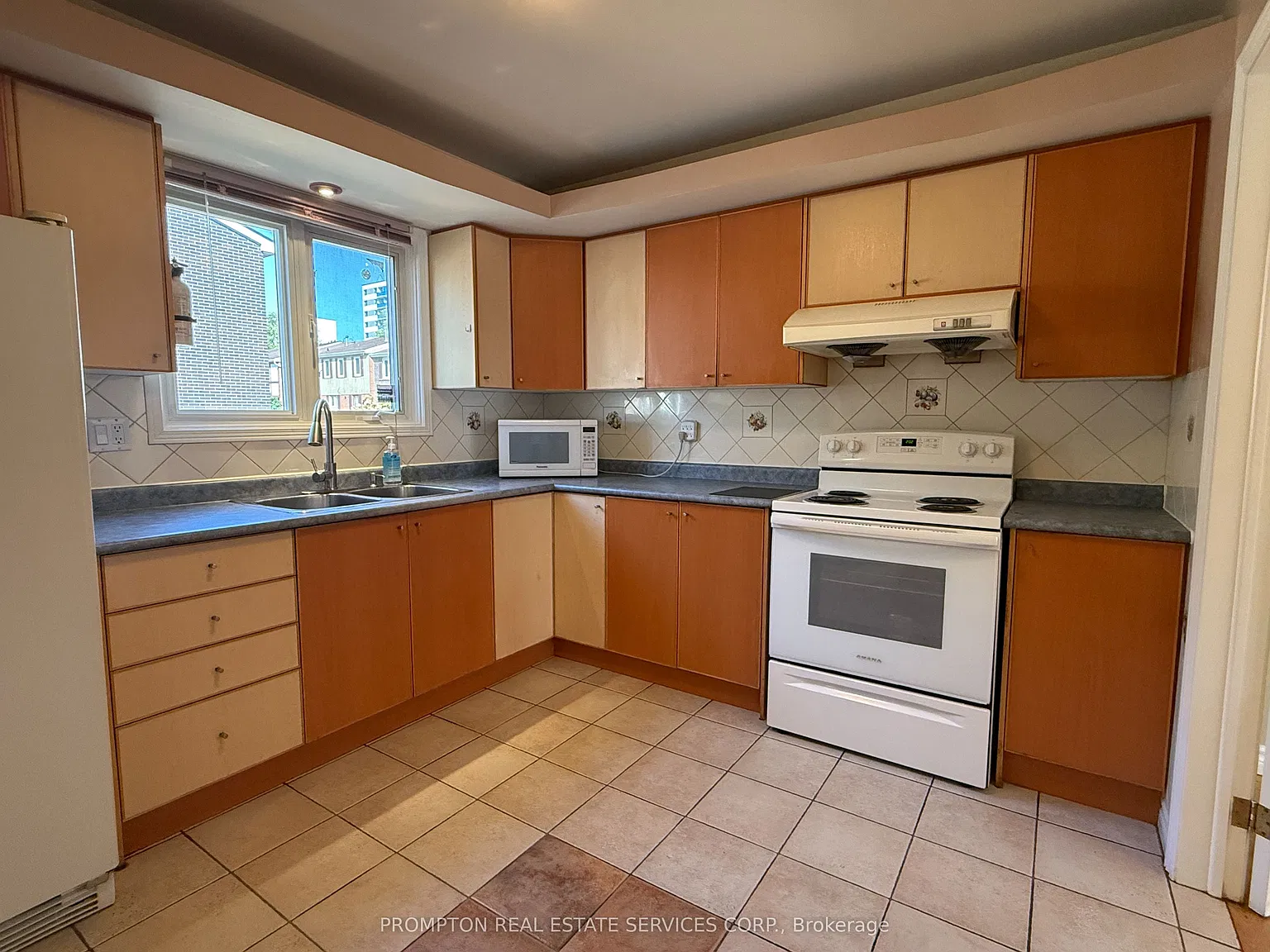4 bed, $2,700 — Photo 3