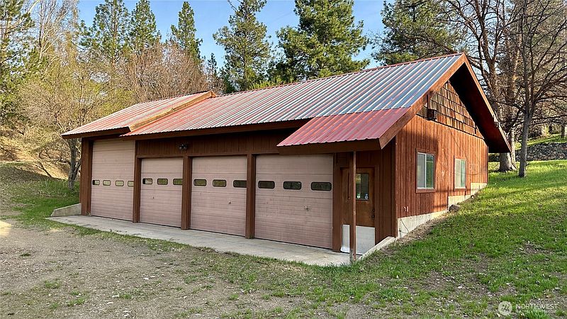4th image of 132 Twin Lakes Road