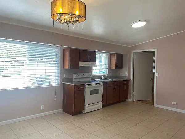 3 bed, 1.5 bath, 1031 sqft, $2,500 — Photo 1