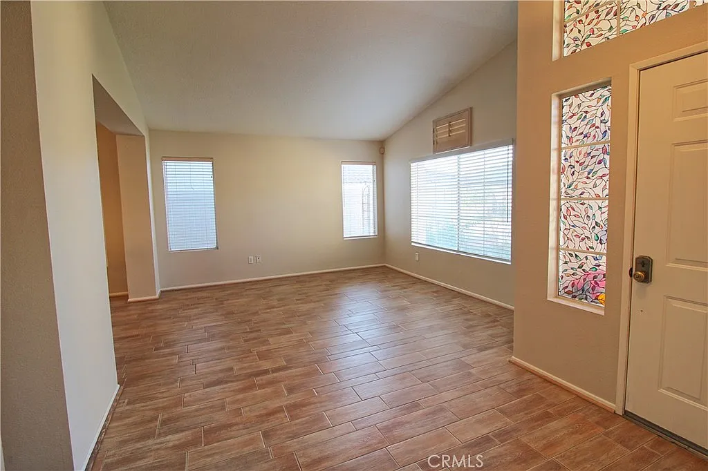 3 bed, 1420 sqft, $2,800 — Photo 2