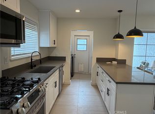 19216 Calvert St, Reseda, CA 91335