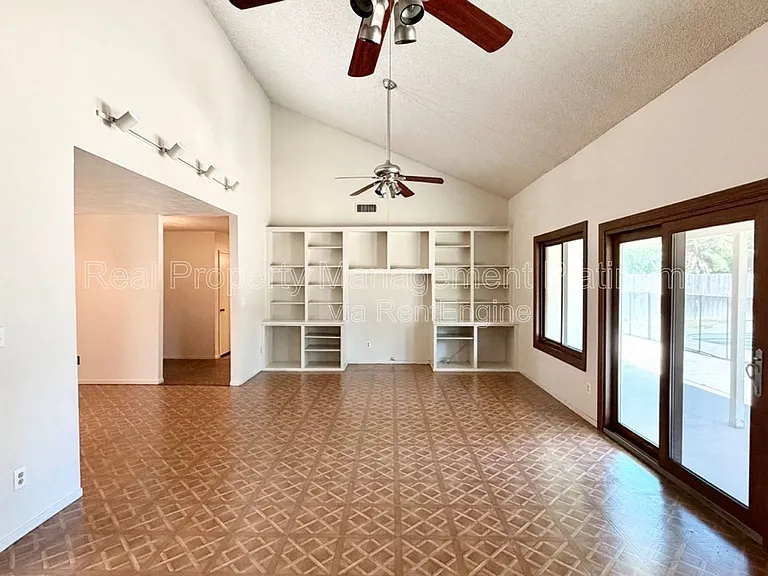 3305 E Palo Alto Ave — Photo 5