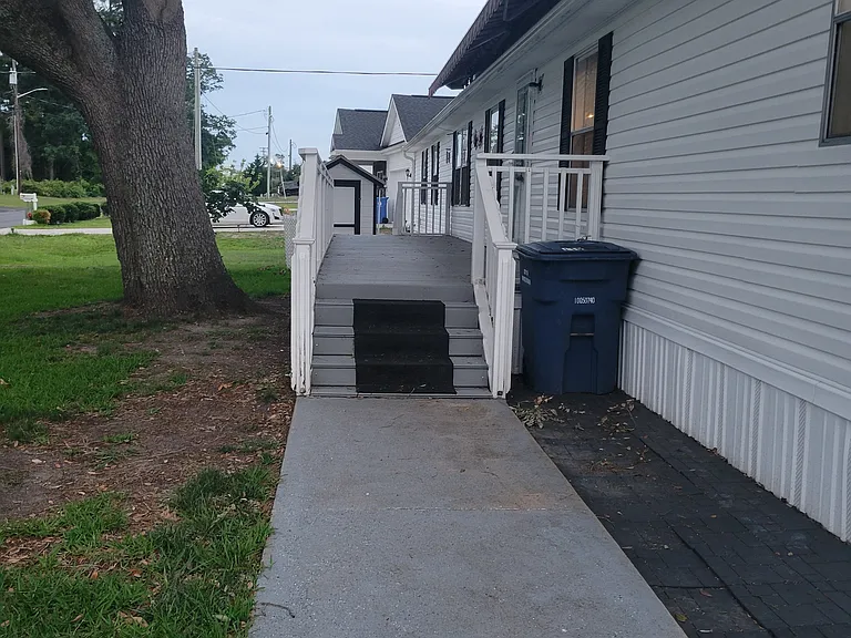 1103 Lissie Ln — Photo 23