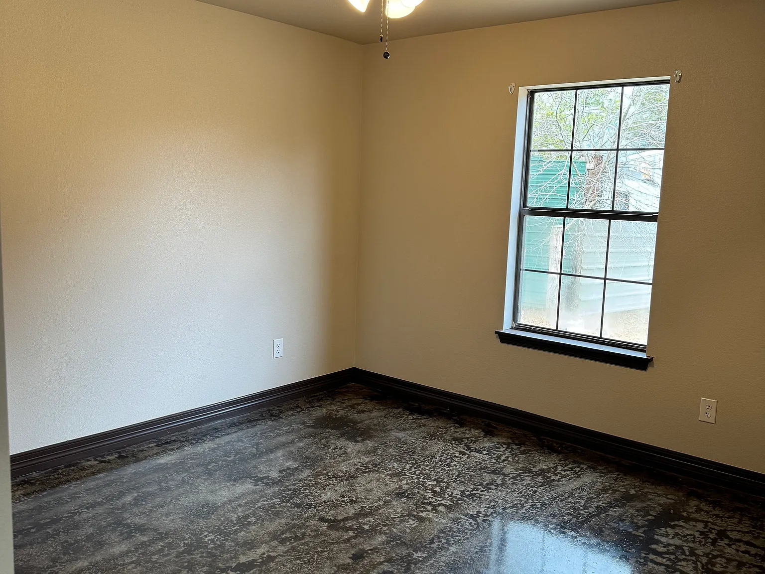 3 bed, 1100 sqft, $1,500 — Photo 4