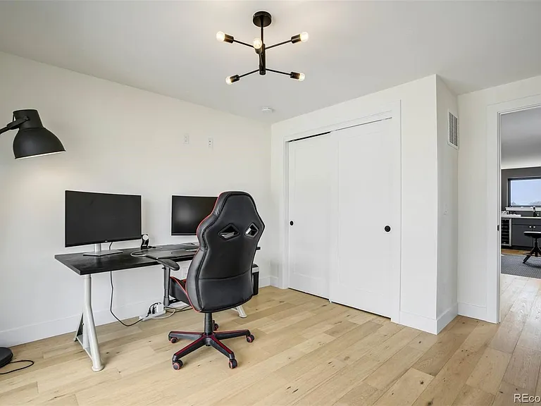 2526 S Lincoln St — Photo 39