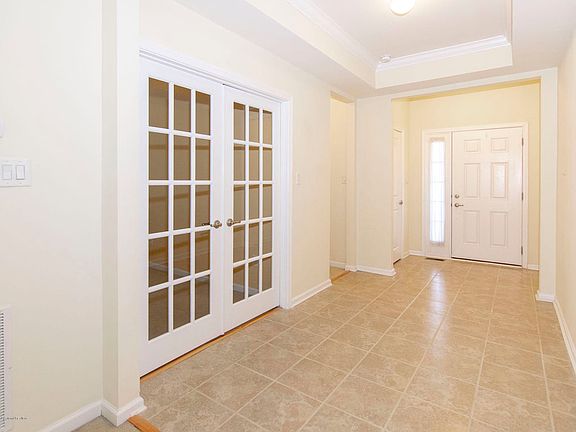 3rd image of 24 La Quinta Ln