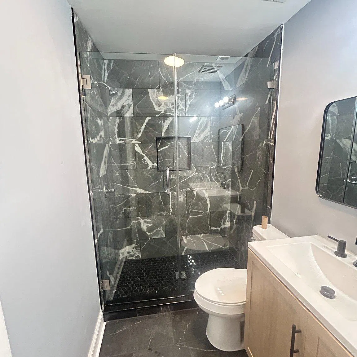 3 bed, 2.0 bath, 3956 sqft, $2,800 — Photo 4