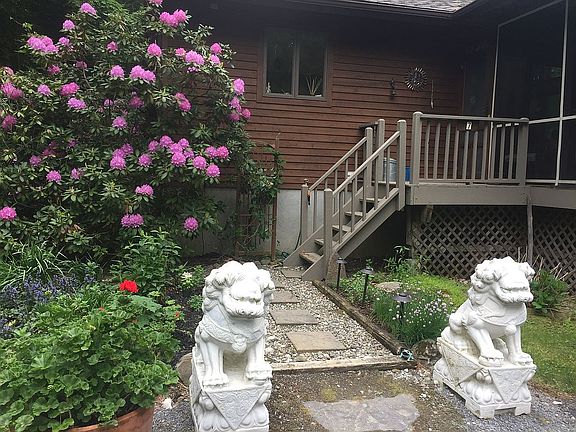 4th image of 7 Stewart Ct