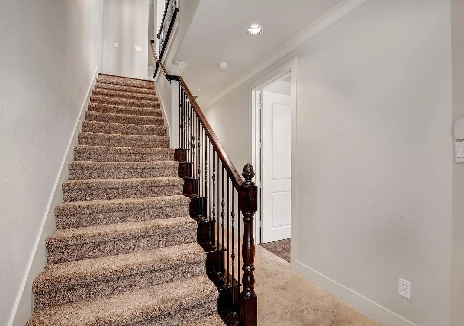 The Serrano Townhomes — Photo 4
